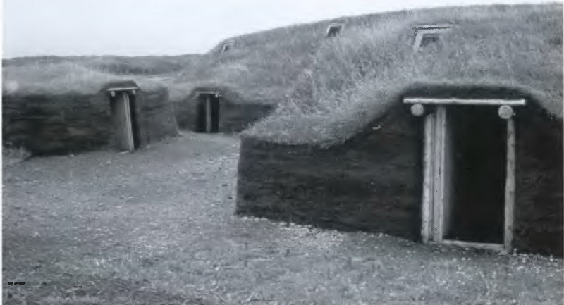 Реконструкция дерновых хижин викингов в лАнс-о-Медоуз.