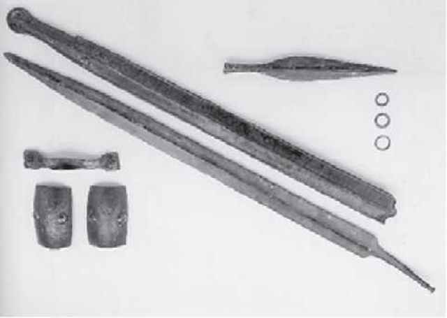 Меч, ножны, наконечник копья и умбоны щитов. Первая половина III в. до н. э. Эперне, Муниципальный музей