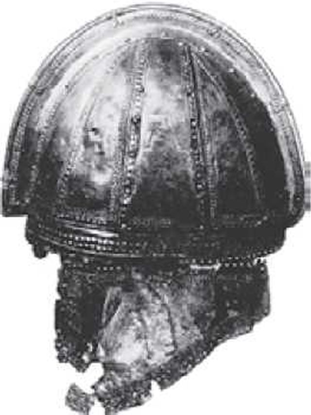 Римский либо византийский кавалерийский офицерский шлем. lV—начало V вв. Концешты, Молдова (хранится в Государственном Эрмитаже)