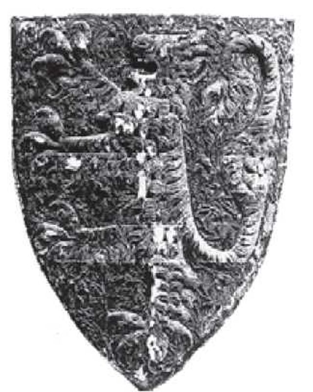 Щит ландграфа Гессенского Генриха I. 1290 — 1300 гг. Короткий треугольный щит указывает на распространение развитой защиты ног в этот период