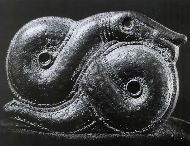 Брошь в форме змея Йормунганда  (Государственный исторический музей, Стокгольм).