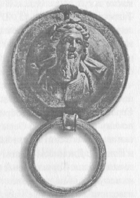 Рис. 59а. Бронзовые медальоны с изображением Сераписа и Изиды. Амис