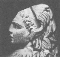 Рис. 99. Митридат Евпатор в образе Геракла. Часть рельефа из Пергама