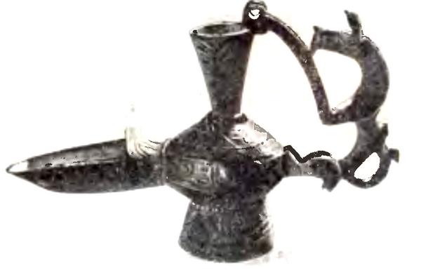 Рис. 6. Масляный светильник из бронзы (Гранадский музей).