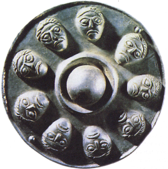 Розетка из серебра, которая подтверждает высокое мастерство кельтов в обработке металлов.