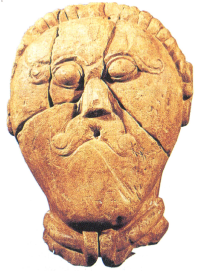 Каменная голова божества, обнаруженная в святилище I в. до н. э. в Чехии.